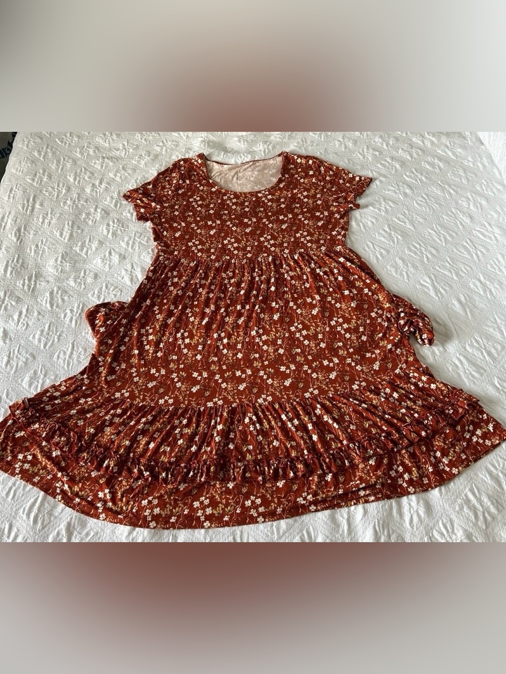 EST. 1946 Deess, Size XL, Light Brown with Flowers.